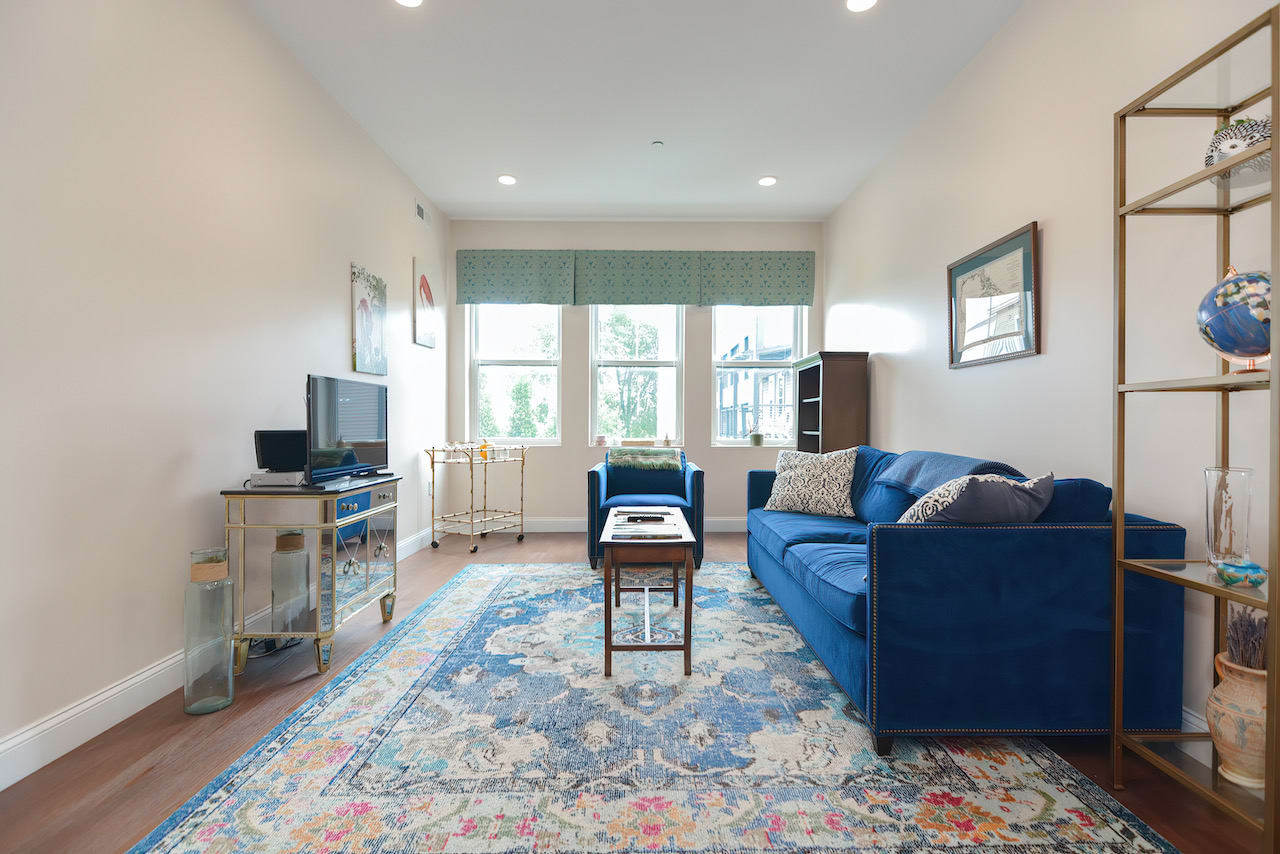 South Boston - Sunny 1 bed 1 bath w. Garage Parking & Central AC! July 15 or August 1!