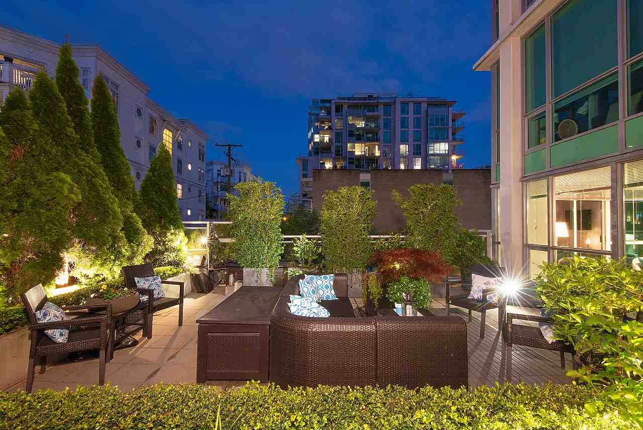 301-138 E Esplanade Ave