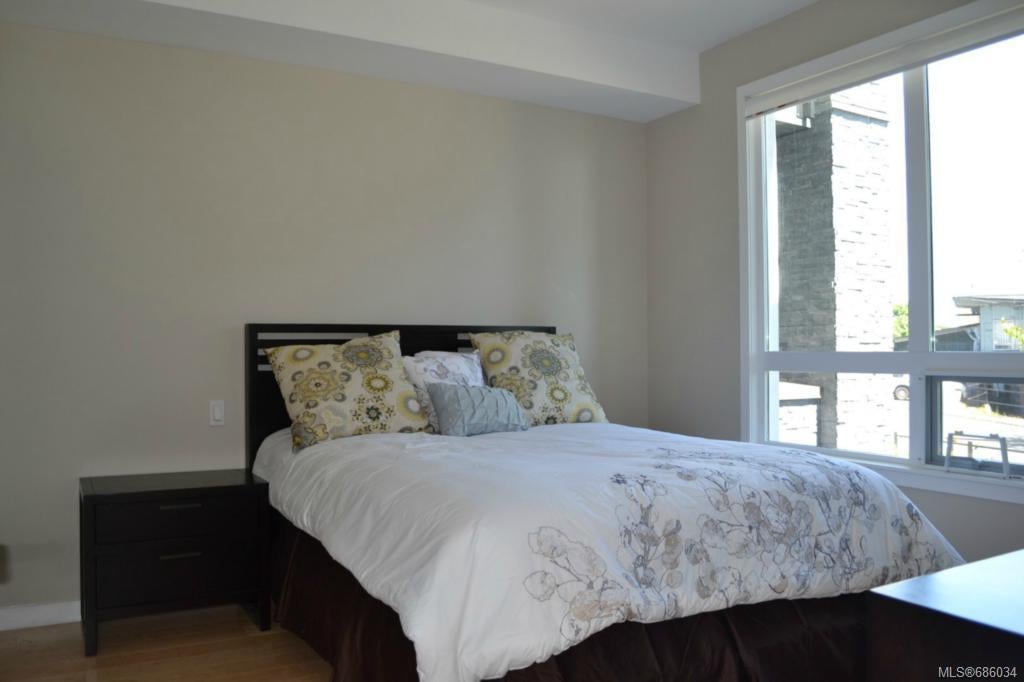 501-924 Esquimalt Rd