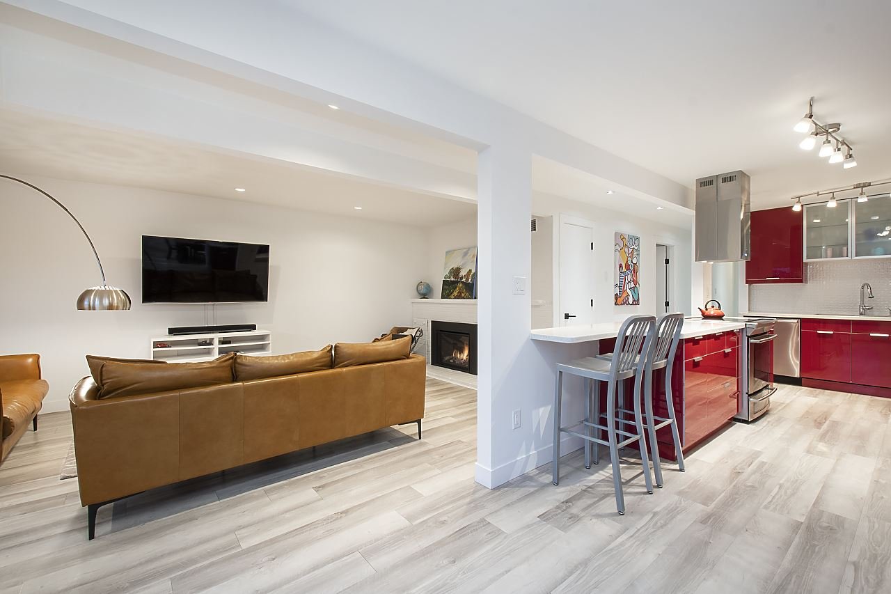 1140 W 17 St