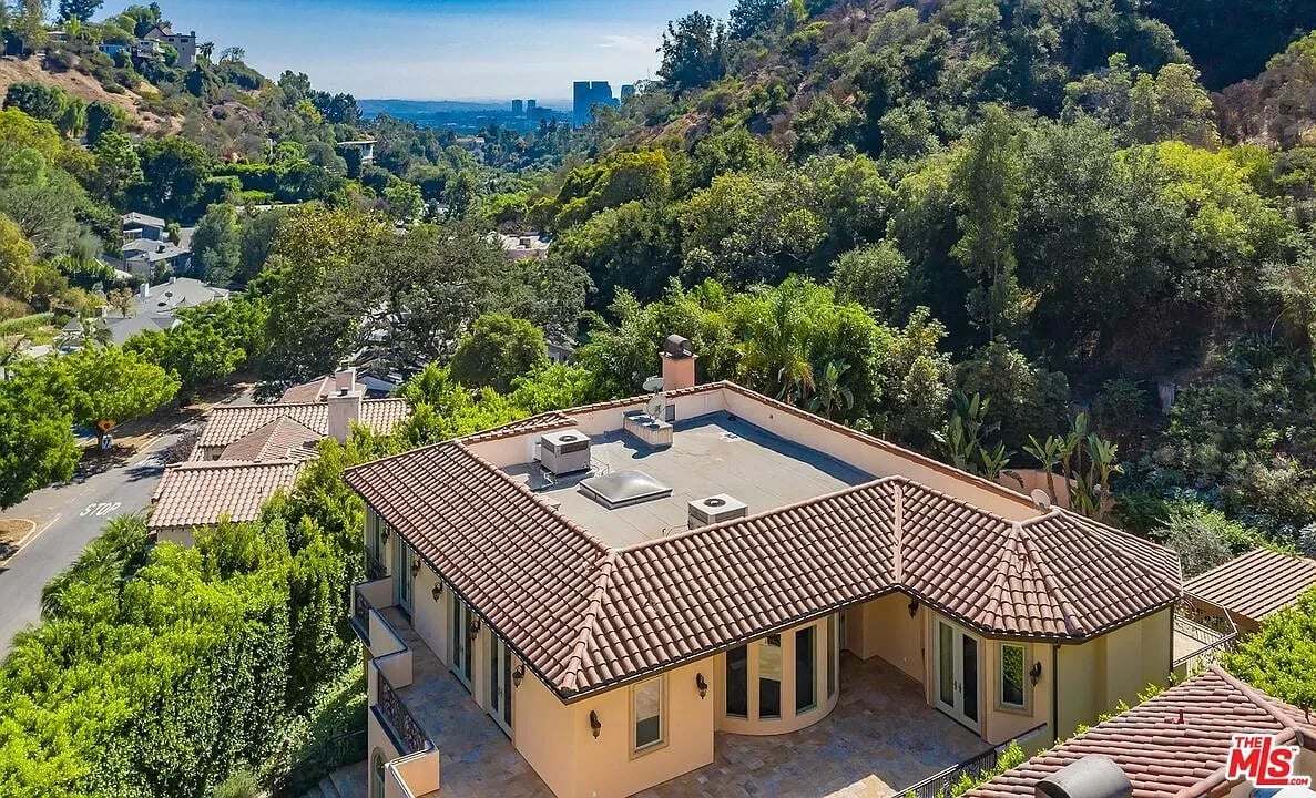 1447 San Ysidro Dr