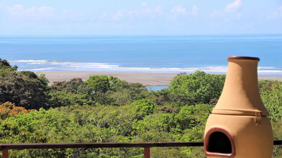 Home with White Water Views and Easy Access in Ojochal
