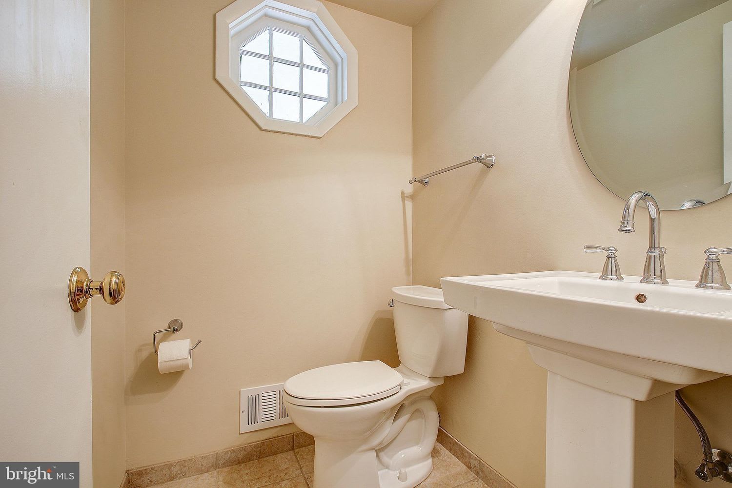 1552 Forest Villa Ln