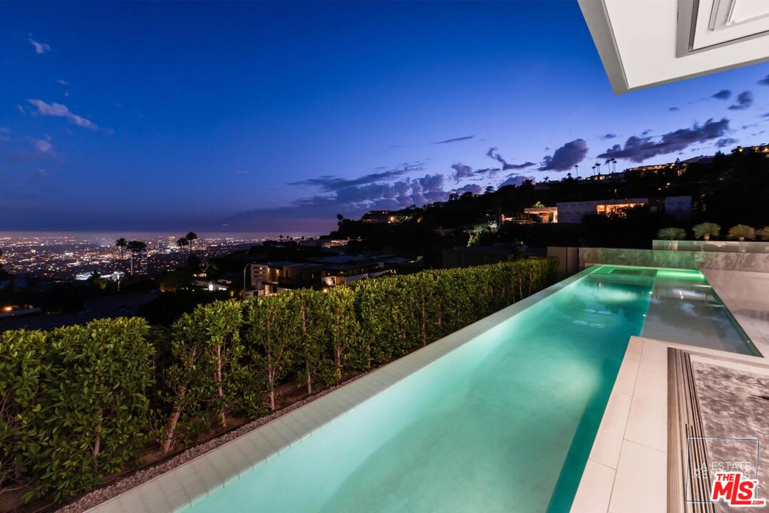Velvet House