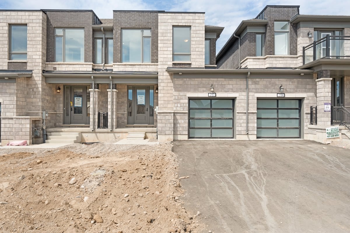 257 Harwood Ave