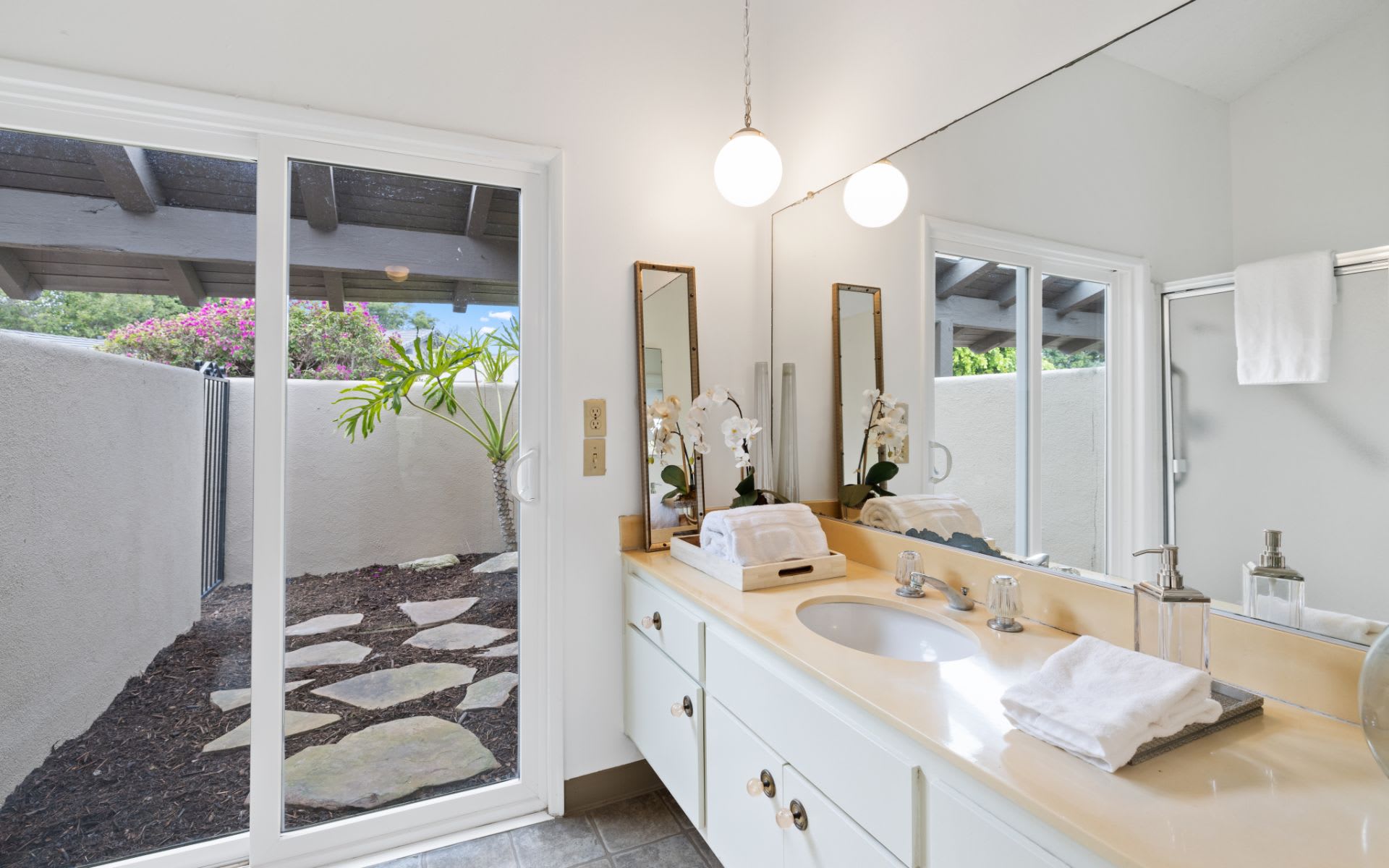 501 Avenida Lorenzo