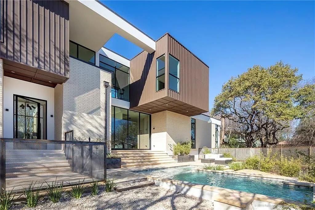 402 Westbrook Dr