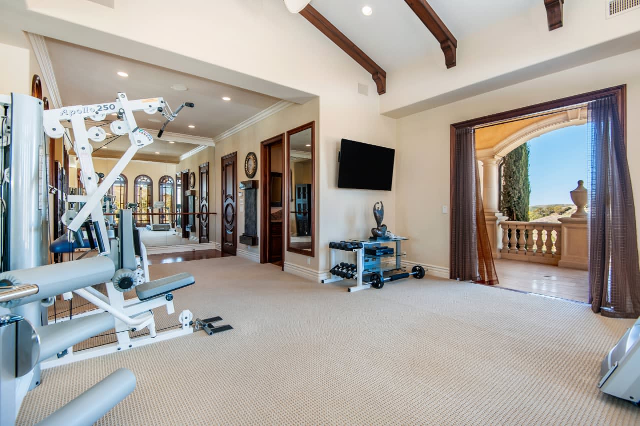 1233 Woodland Grove Ct, Calabasas Real Estate