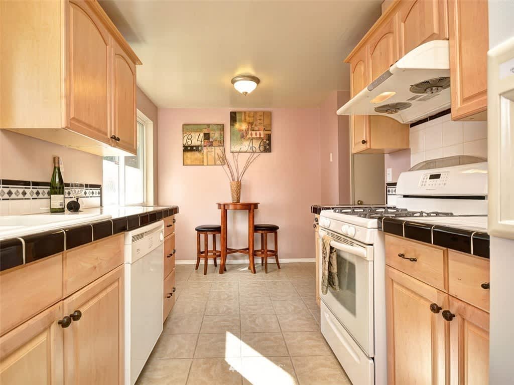 19556 Fremont Ave N