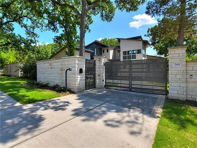 2411 Enfield Rd