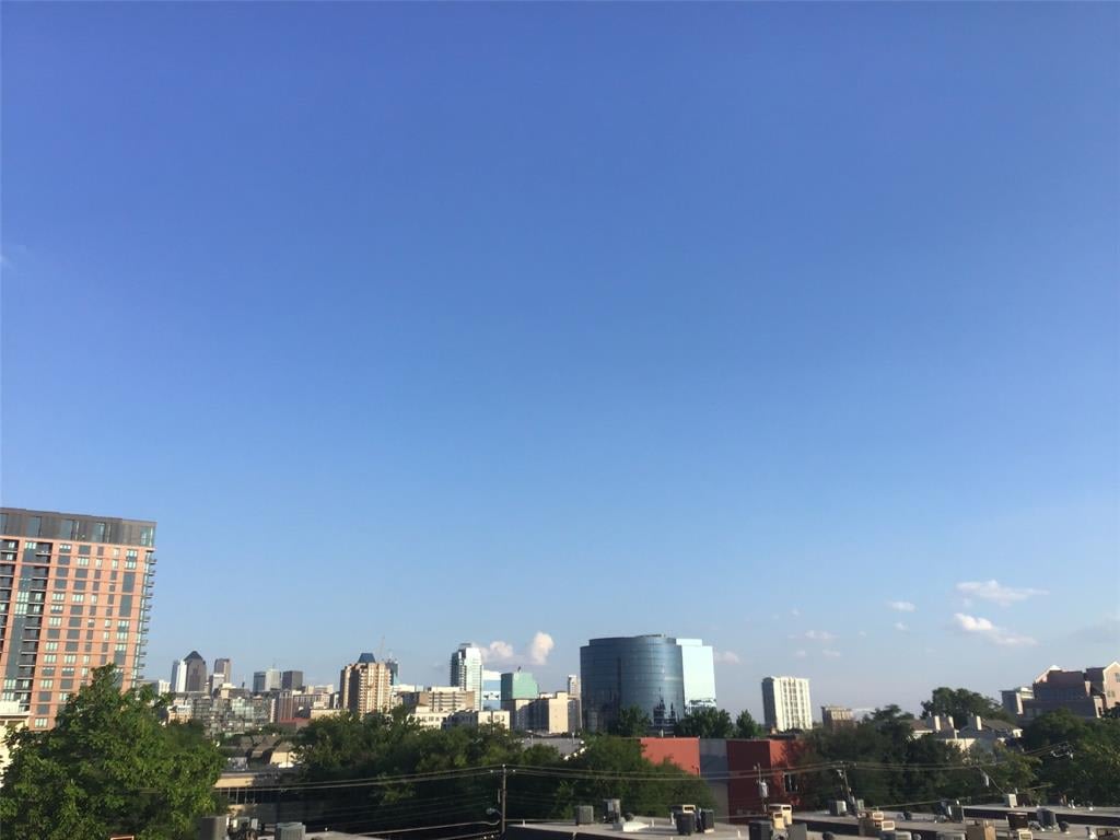 3915 Congress Ave #201