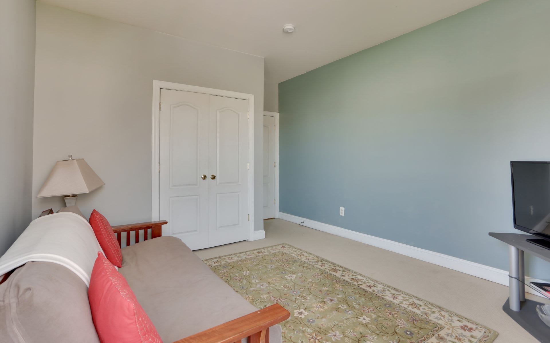 8 SHOREHAM CT