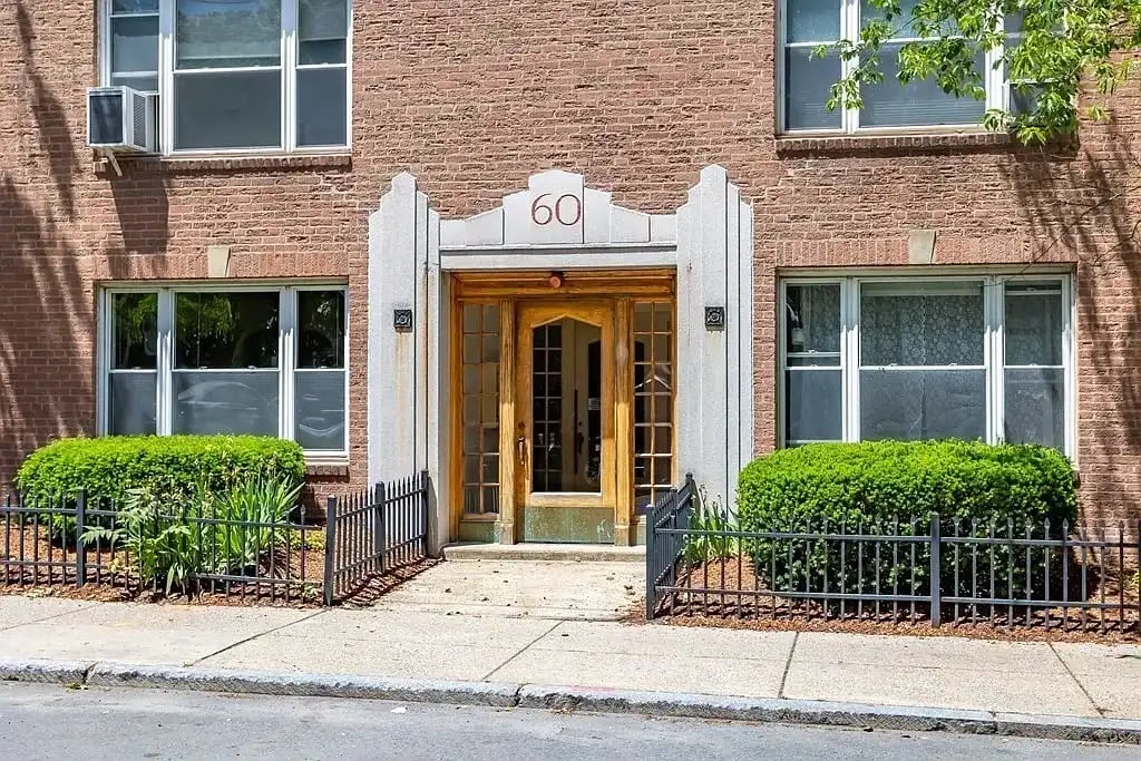 60 Sutherland Rd #1