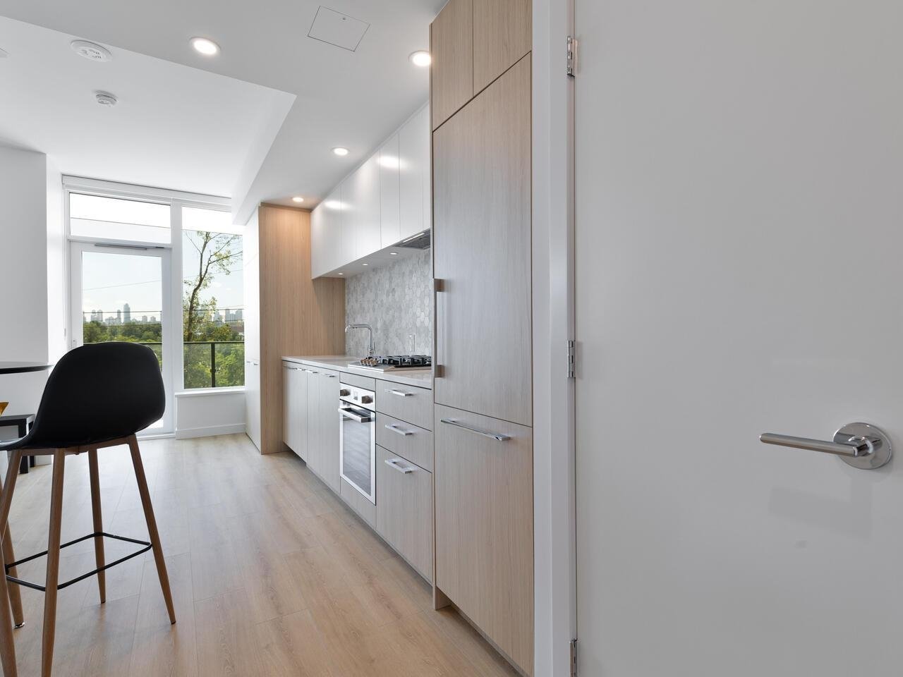 303-2425 Alpha Ave