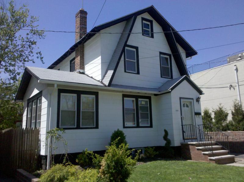 103 FLORAL ST