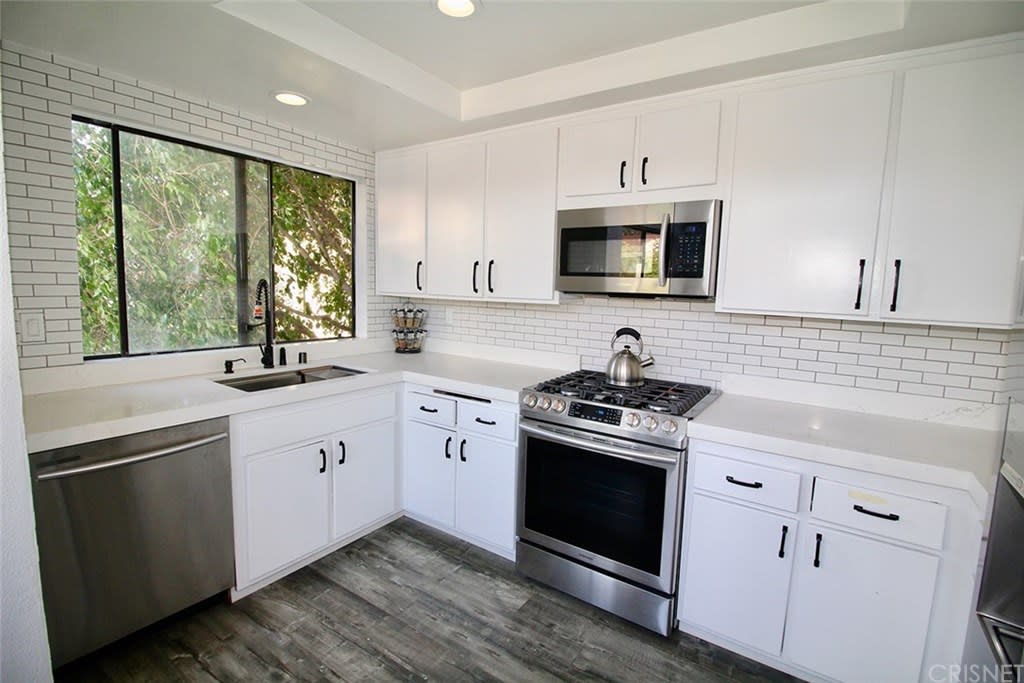 18445 Hatteras Street Unit: 402