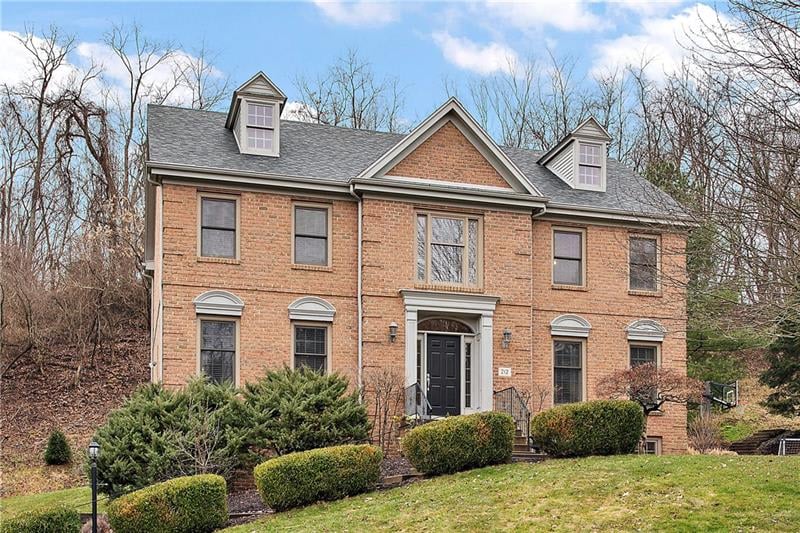 212 Virginia Manor