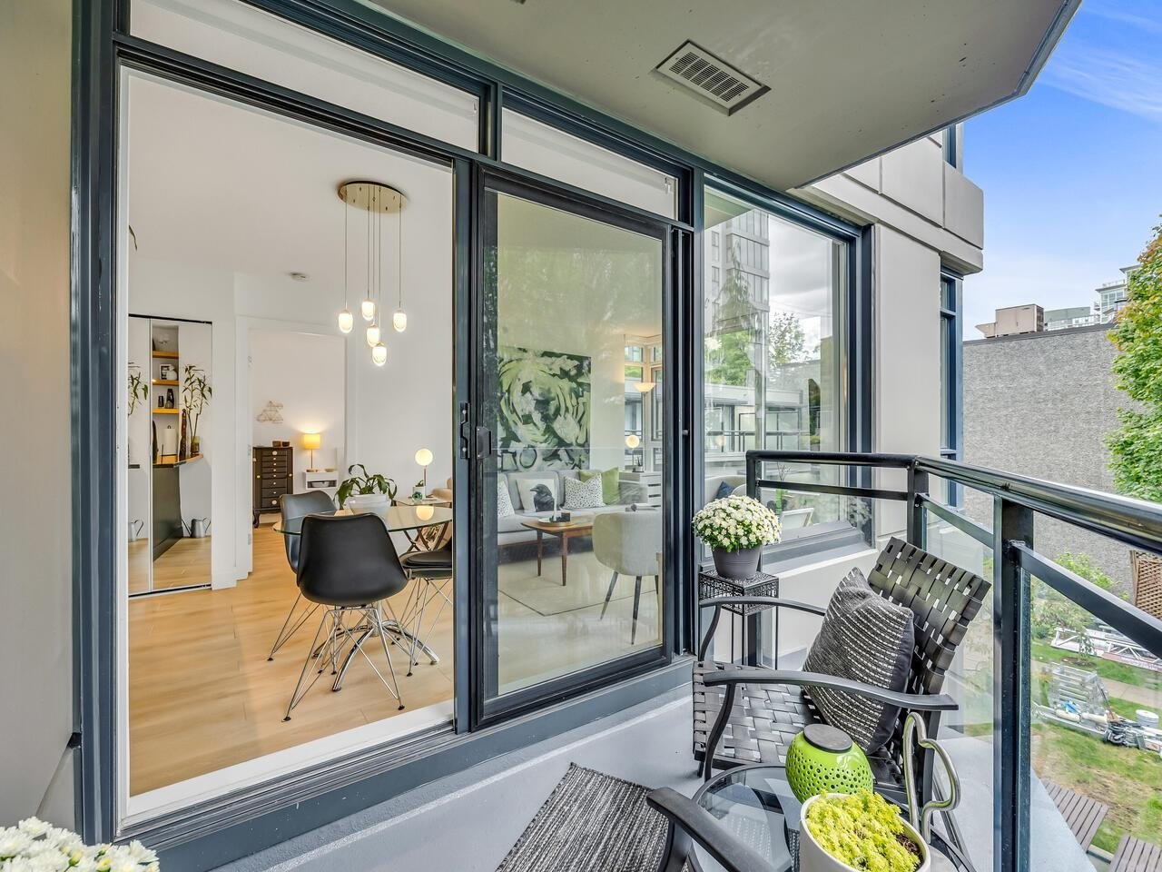 301-1650 W 7th Ave