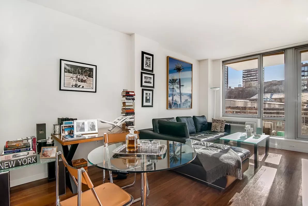 444 W 19th St #402