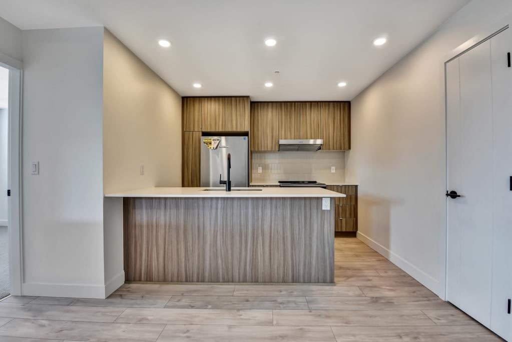 7-32828 Landeau Pl