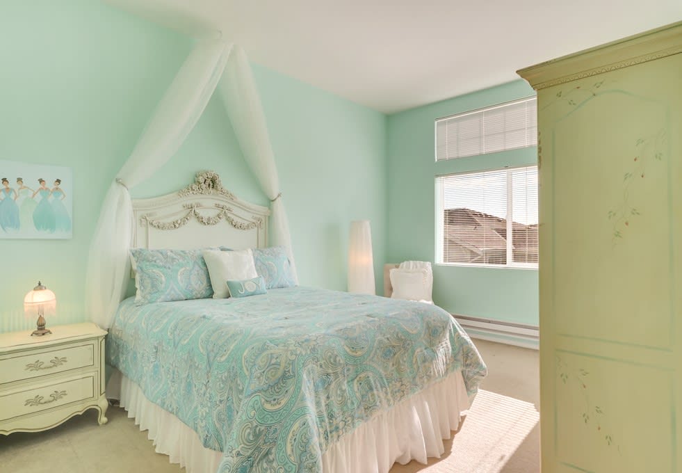 6127 Isaac SE  Avenue, Unit F