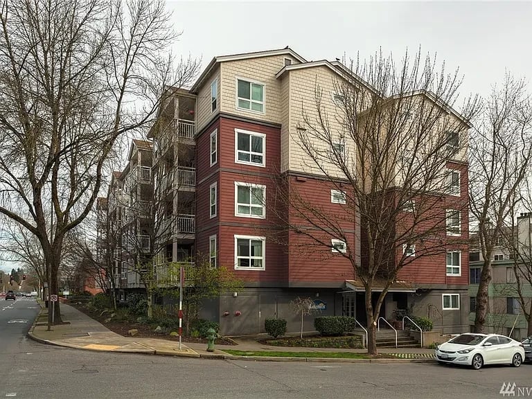 2805 NE 125th St APT 502