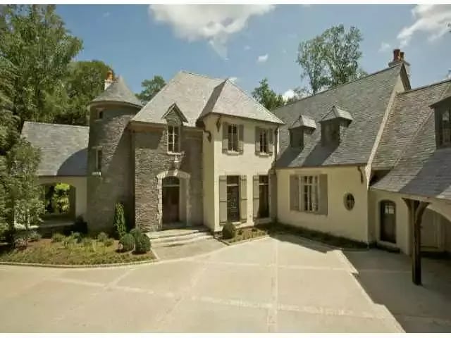300 Valley Road NW
