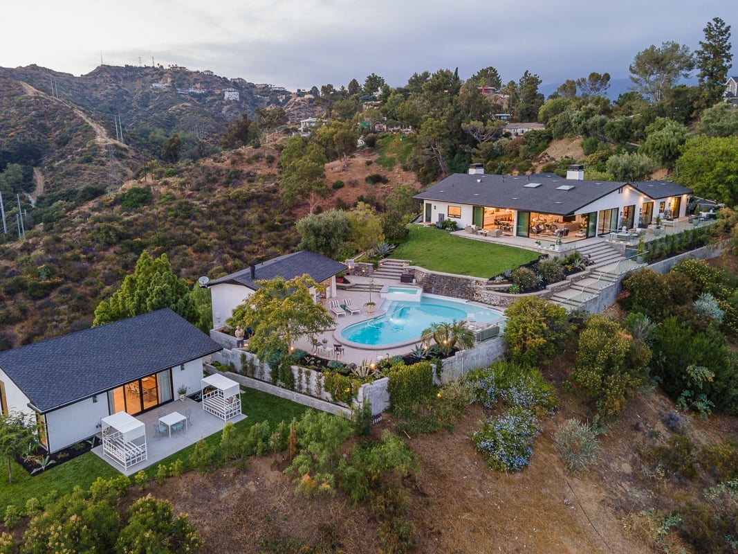 Pasadena compound with jetliner views