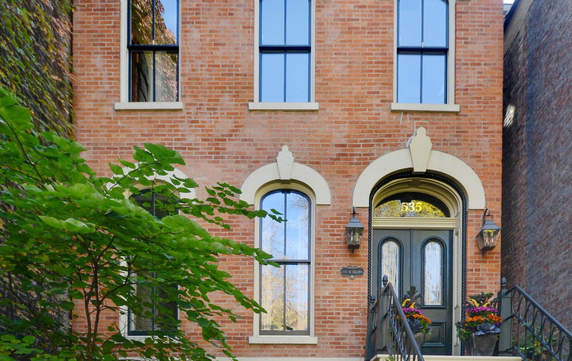 535 W Belden Ave
