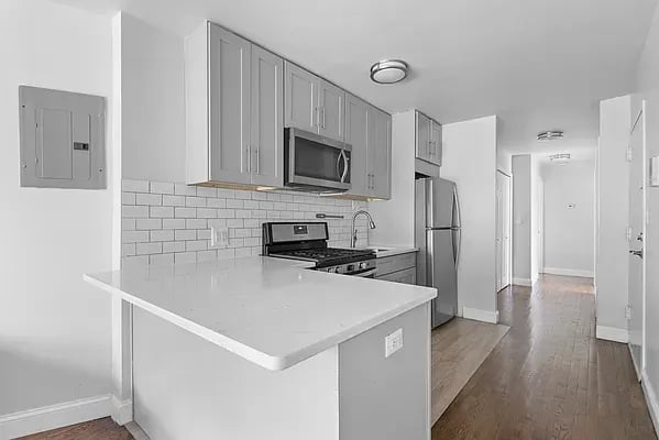 189 Woodpoint Road Unit: 102