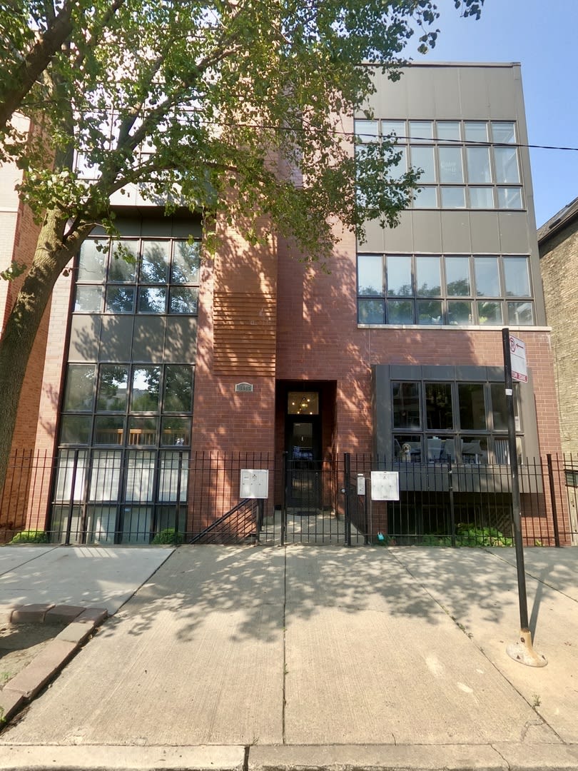 1446 N Wood St,  #1S