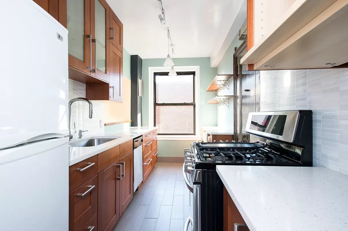 327 Central Park West Unit: 9E