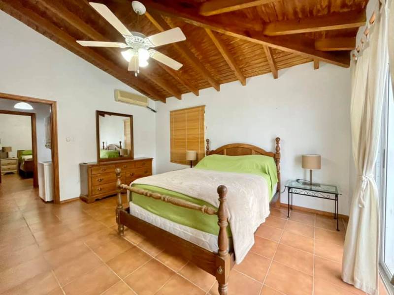 587 Lambert Beach Villa 3 Bed
