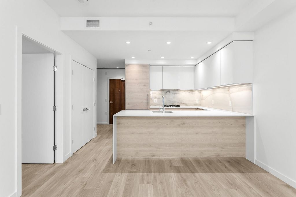 680 Quayside Drive 3205, New Westminster
