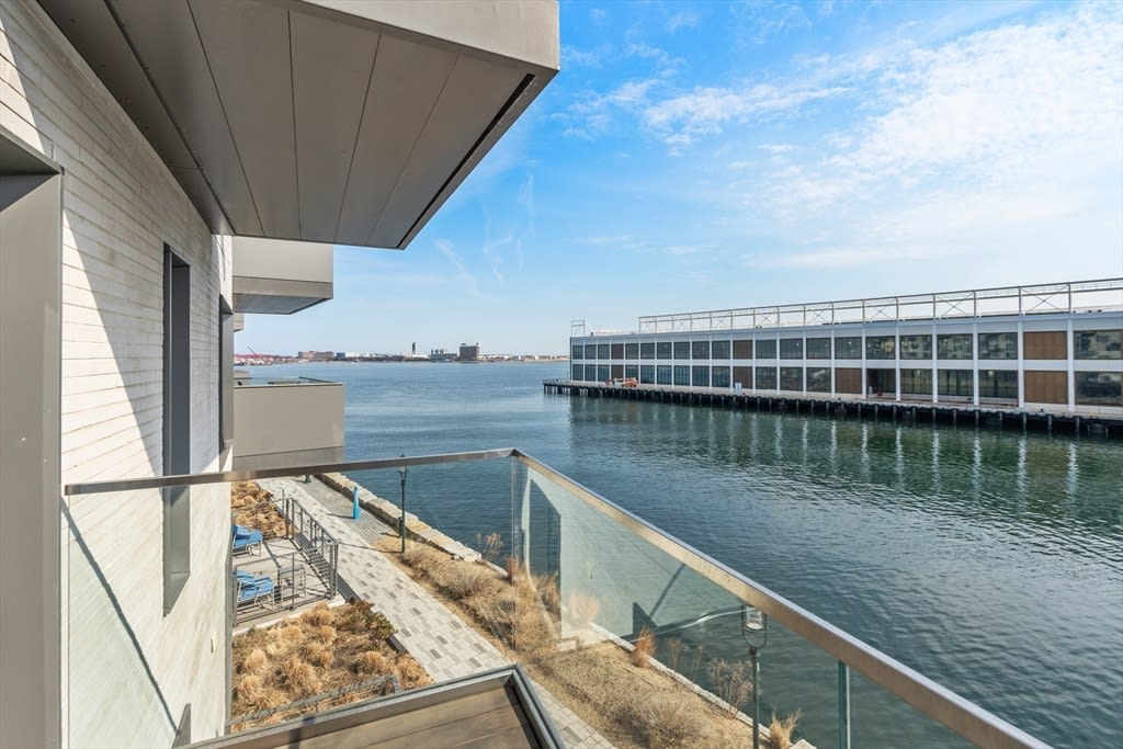 300 Pier 4 Blvd #3J