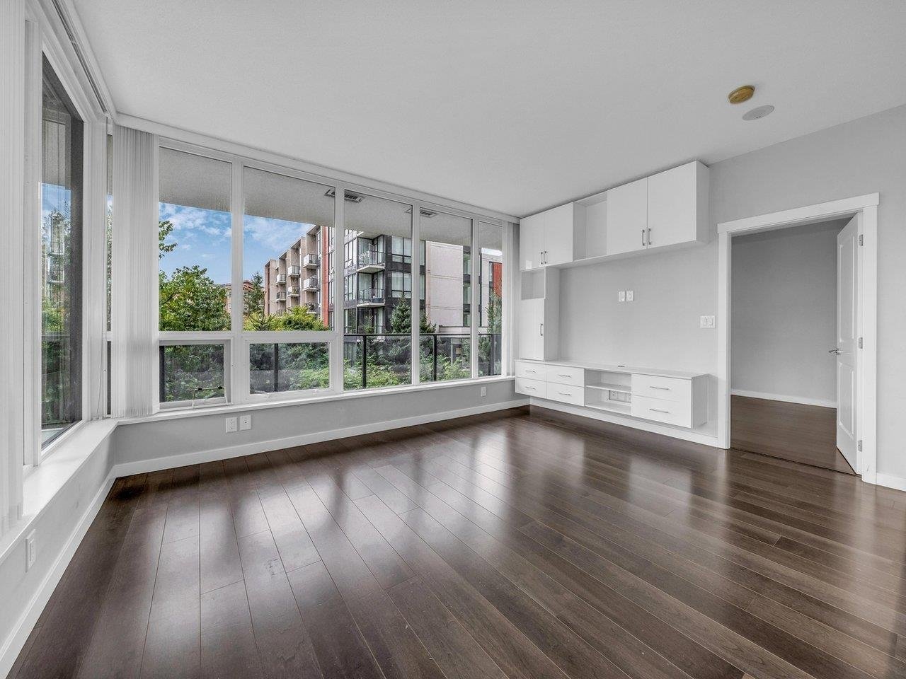 207-5628 Birney Ave