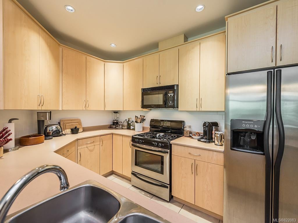 304-330 Waterfront Cres