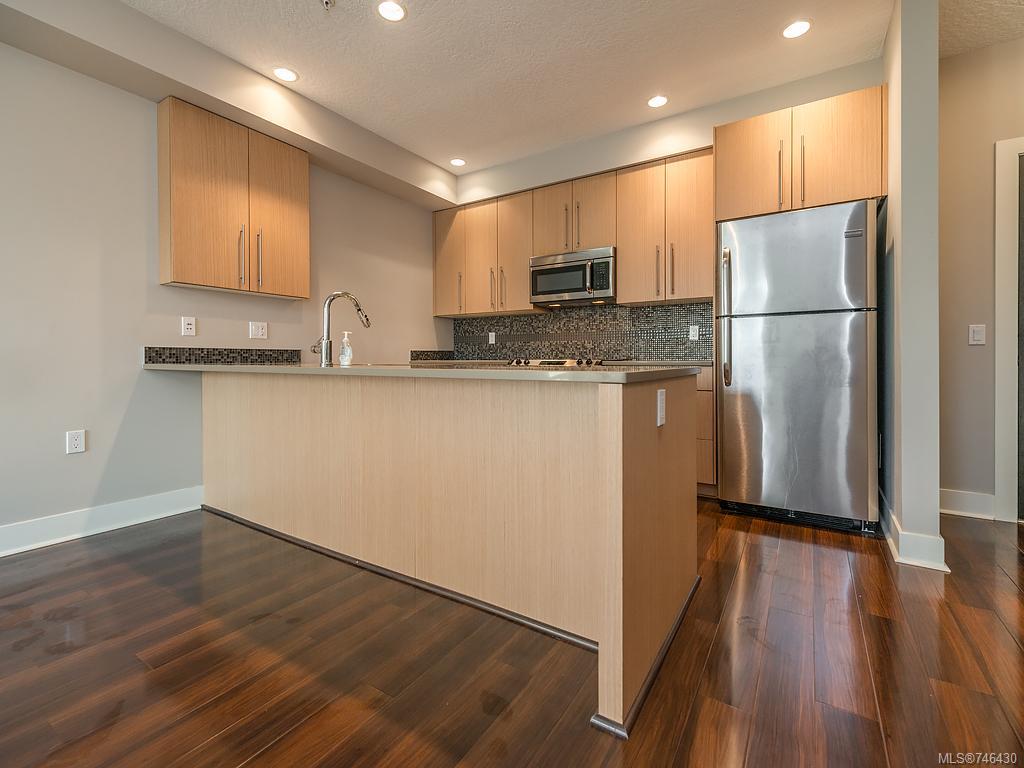 401-4529 W Saanich Rd