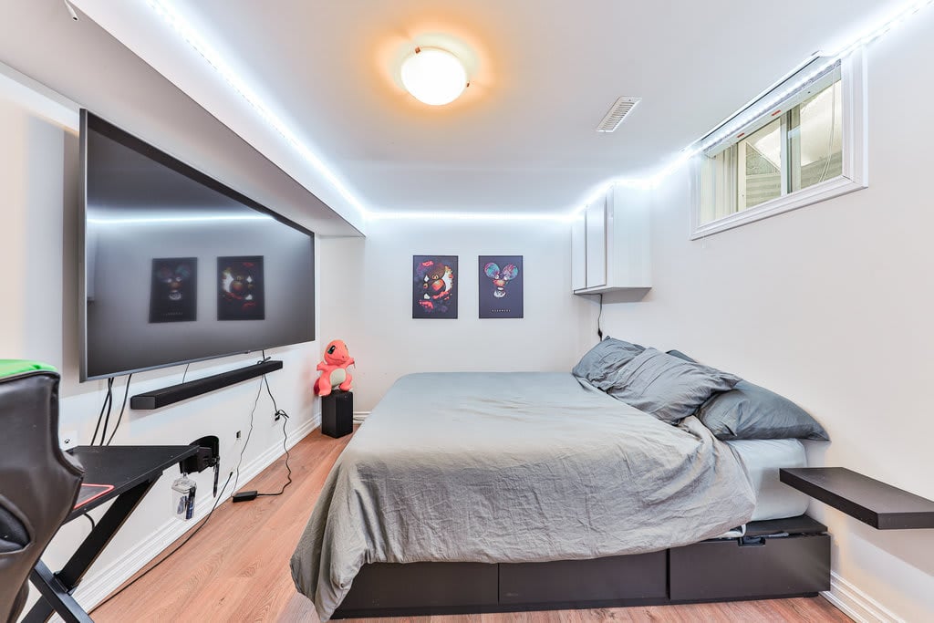 423 Lana Terrace