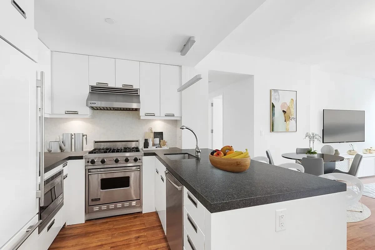 261 W 28th St., #2a
