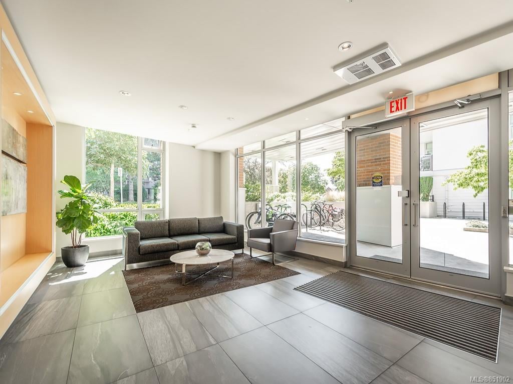 404-646 Michigan St