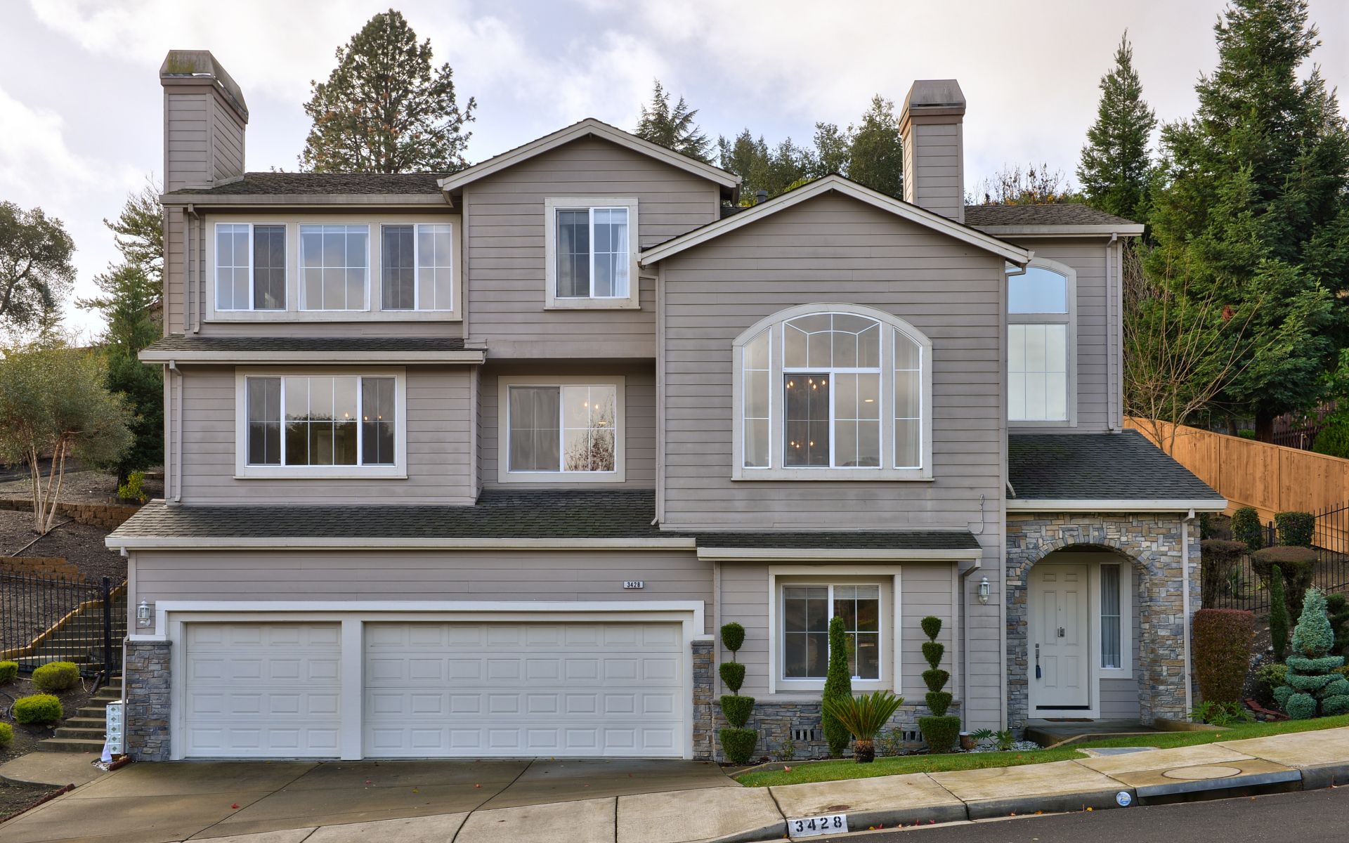 3428 Lake Park Ct