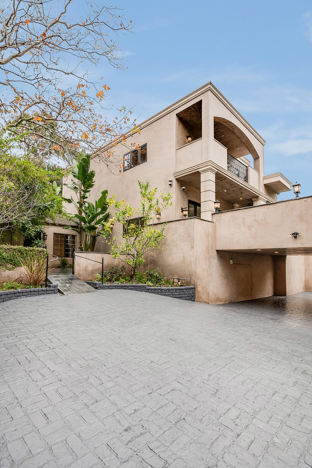 1600 Benedict Canyon Dr