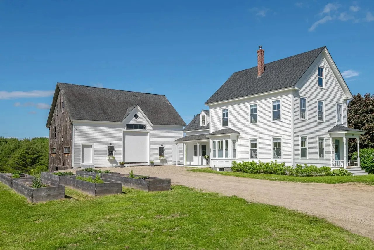 New Listing! 822 Alewive Road, Kennebunk, ME 04043 – $900,000