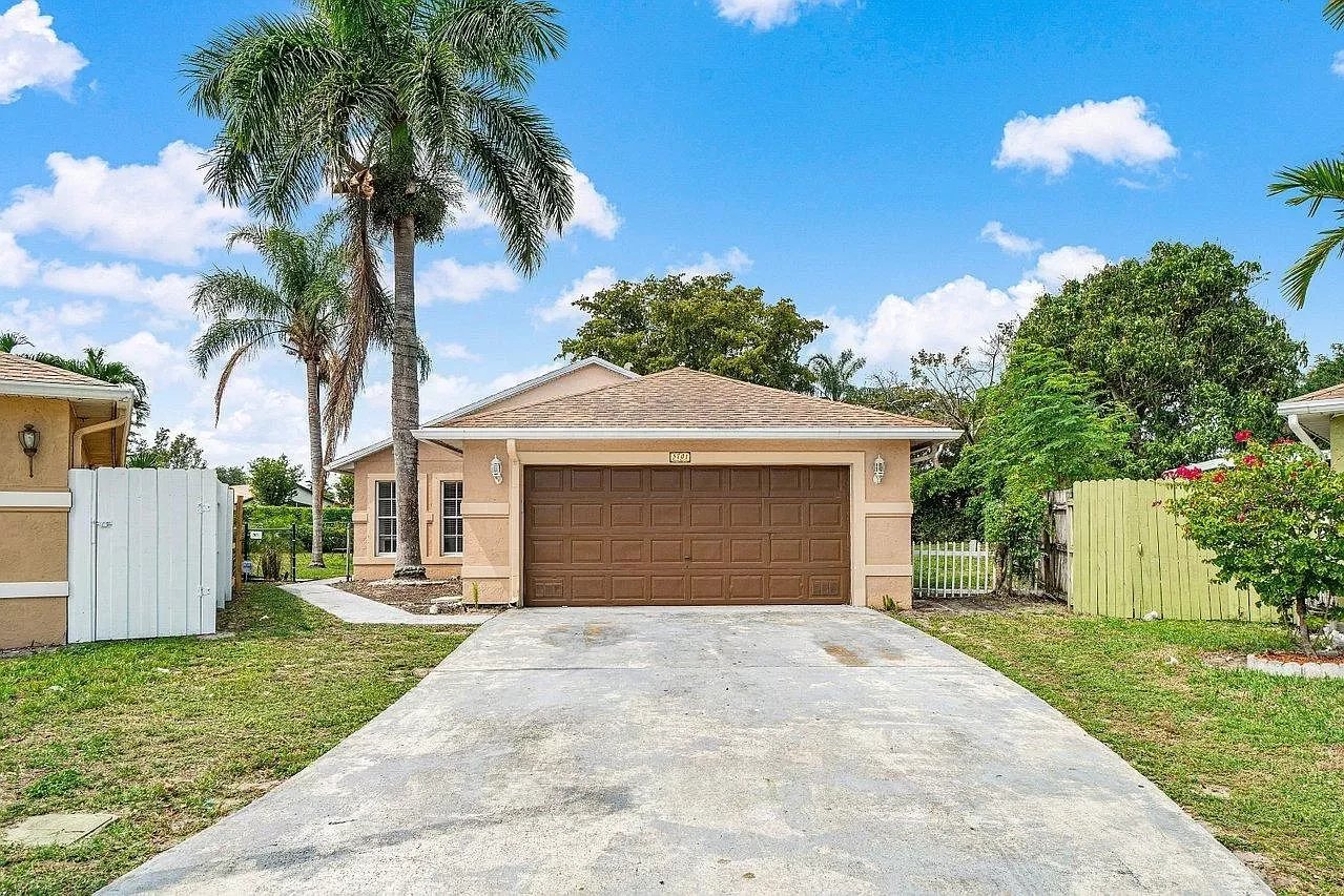 5701 Boynton Bay Cir