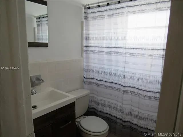 18 SW 10th St