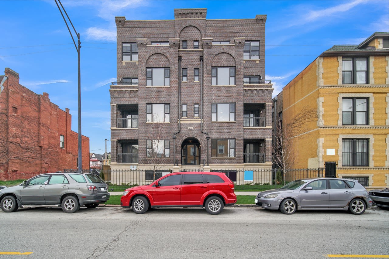 4625 S Lake Park Ave #1N