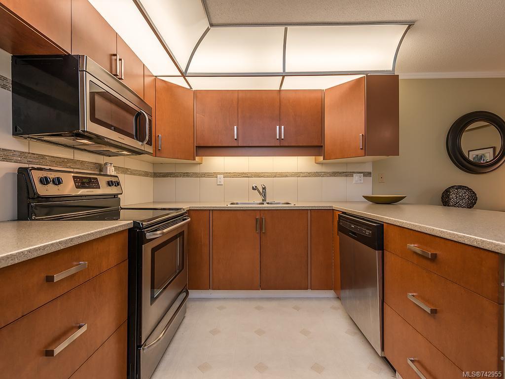 303-1625 Belmont Ave, Victoria