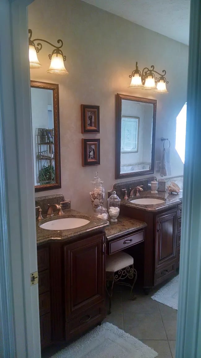 3240 COUNTRY CLUB Drive