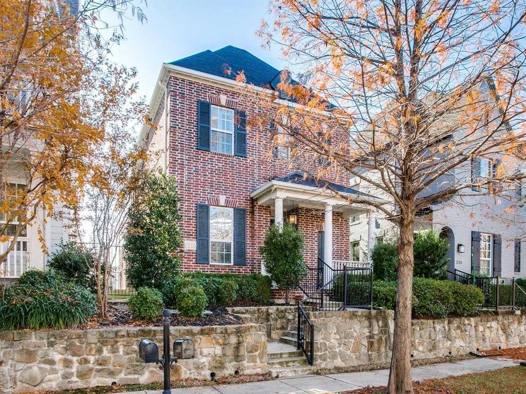 2228 Longwood Drive